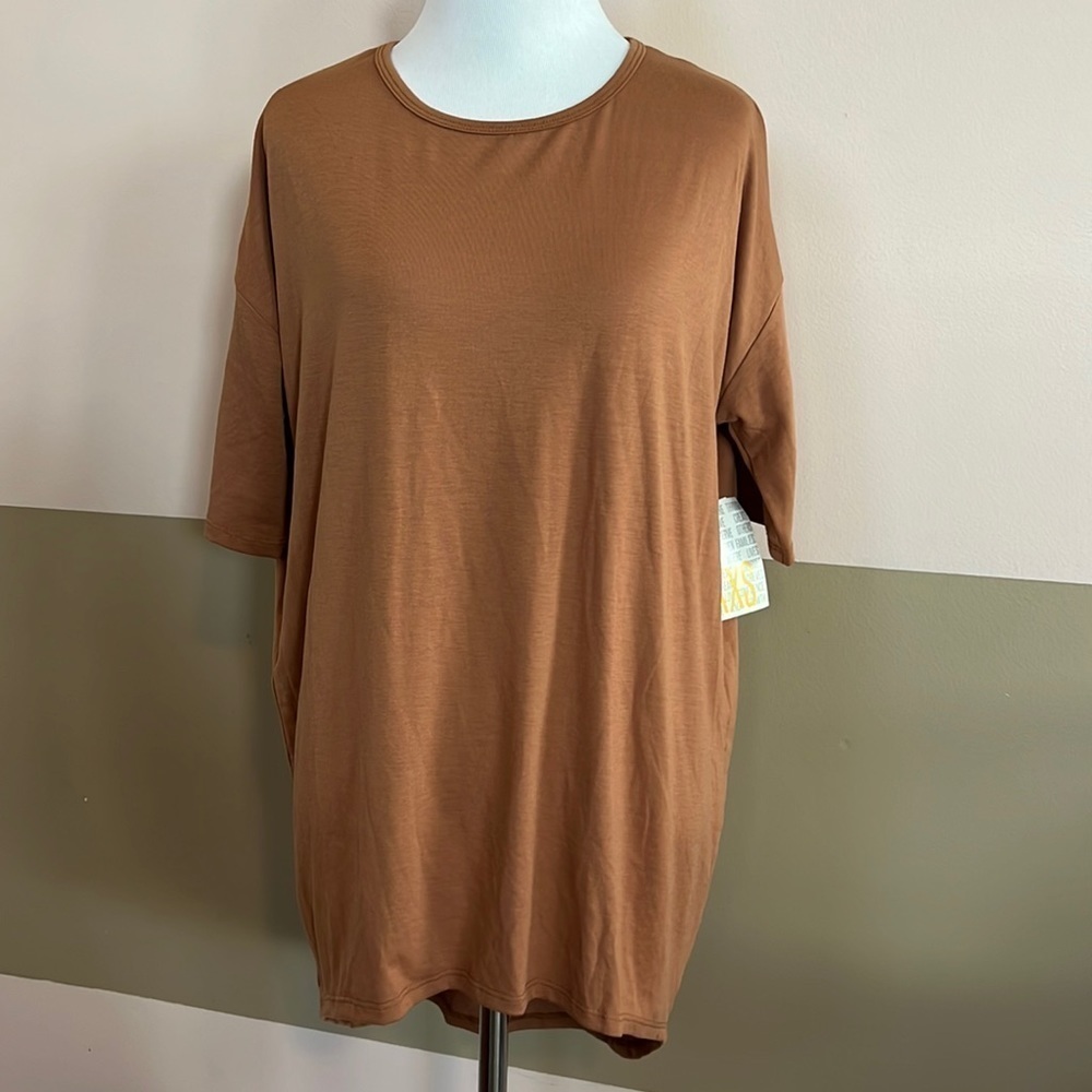 LulaRoe Irma  High Low Short Sleeve Top Size XXS.